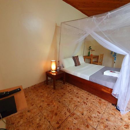 Annas Bed And Breakfast Entebbe Buitenkant foto