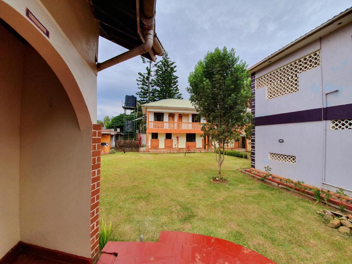 Annas Bed And Breakfast Entebbe Buitenkant foto