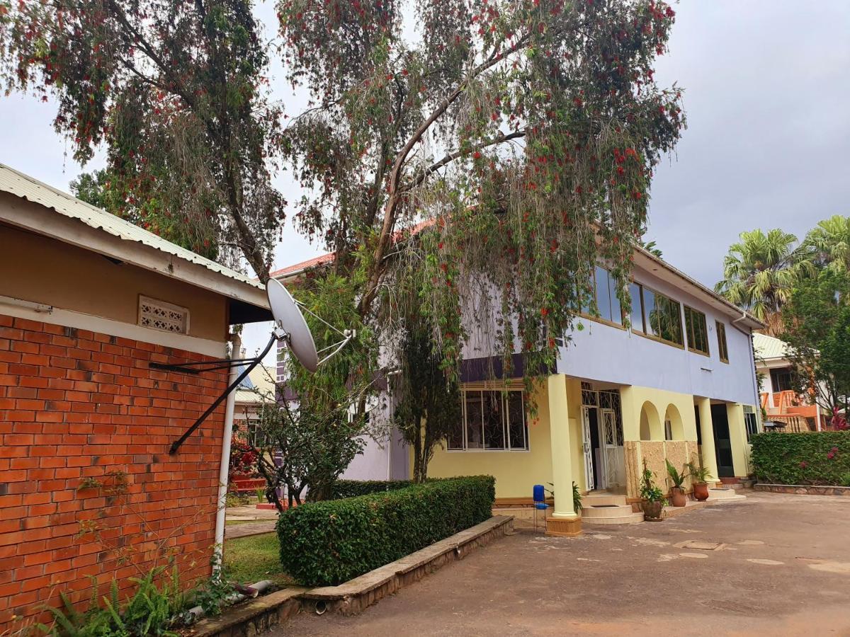 Annas Bed And Breakfast Entebbe Buitenkant foto