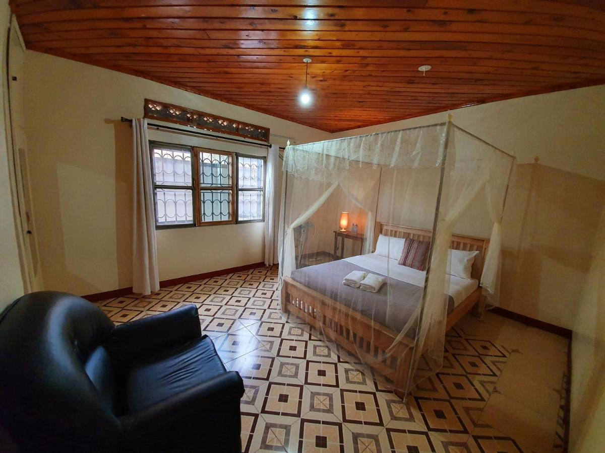 Annas Bed And Breakfast Entebbe Buitenkant foto