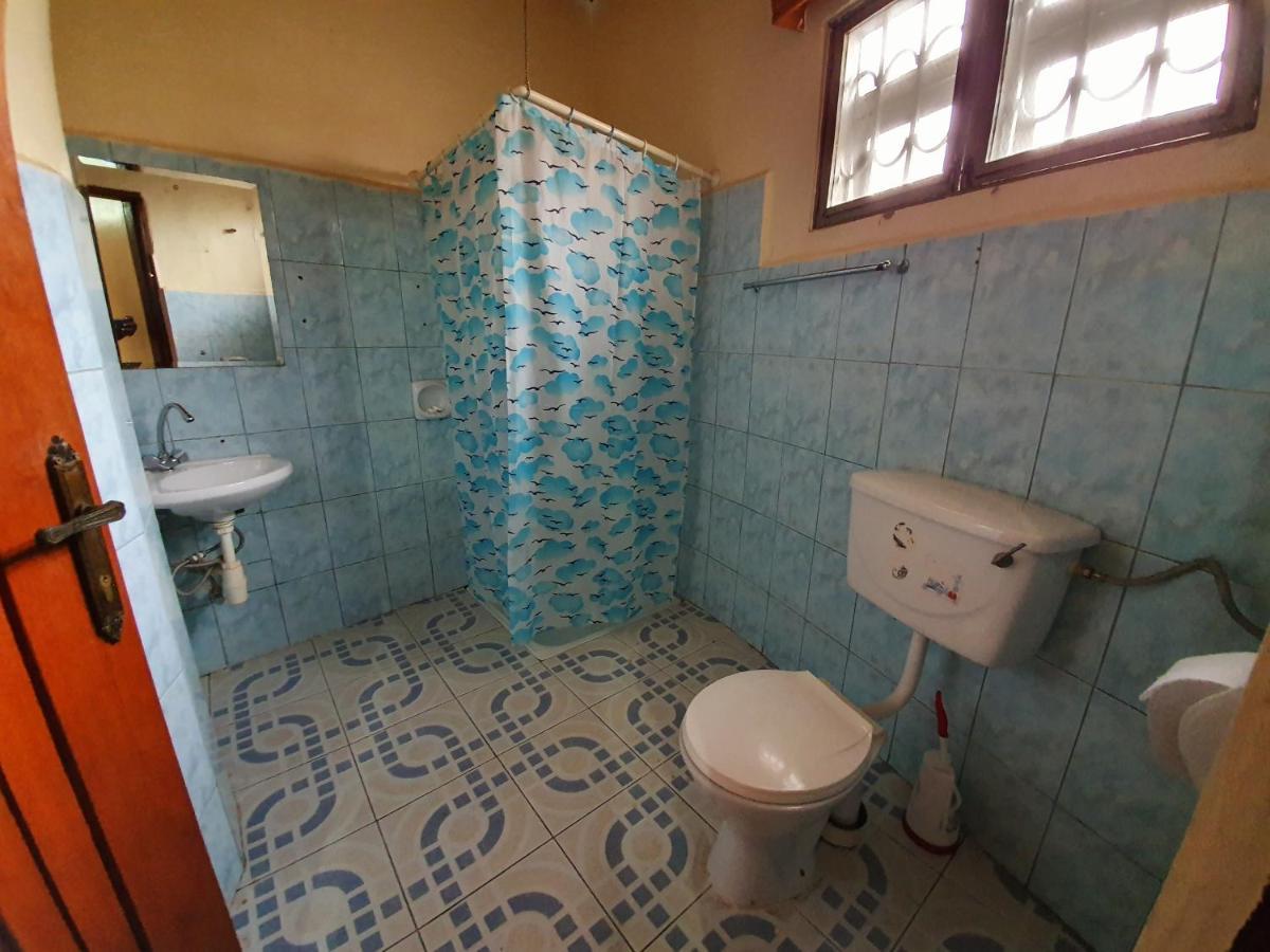 Annas Bed And Breakfast Entebbe Buitenkant foto